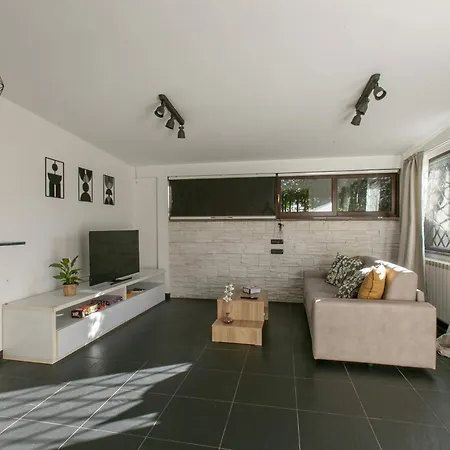 Casa Moderna Con Giardino Apartment Rome