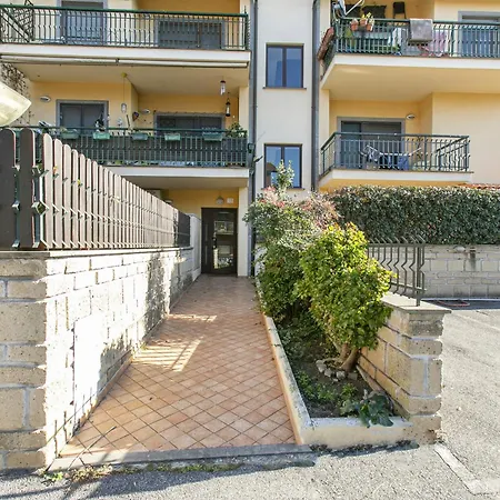 Casa Moderna Con Giardino