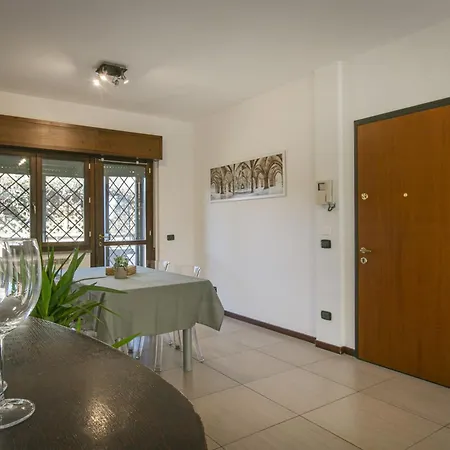 Casa Moderna Con Giardino Rome