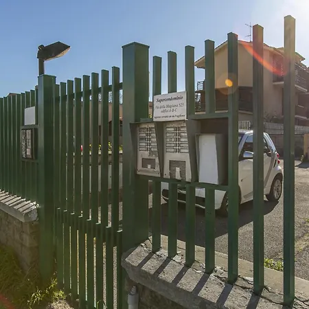 Casa Moderna Con Giardino Apartman