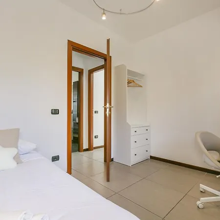 Casa Moderna Con Giardino Apartman