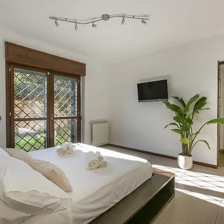 Casa Moderna Con Giardino *