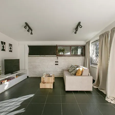 アパート Casa Moderna Con Giardino ローマ