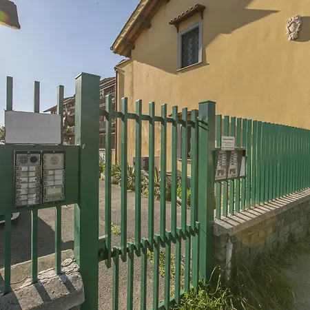Casa Moderna Con Giardino