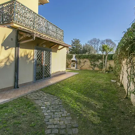 Casa Moderna Con Giardino Lägenhet *