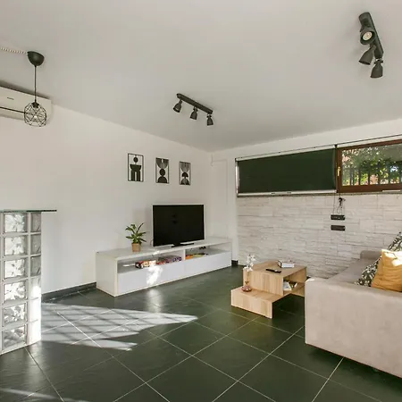Casa Moderna Con Giardino Rom